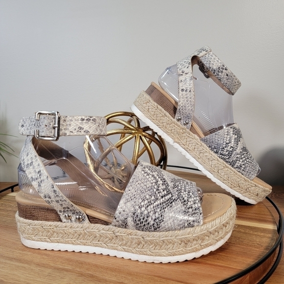 Soda Snake Print Espadrilles Sandals Wedges Size 7 - Picture 2 of 14